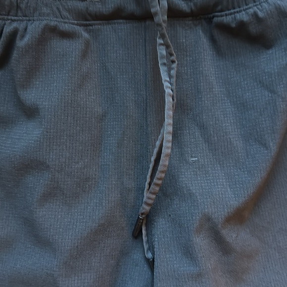 Lululemon mens shorts - Picture 2 of 4